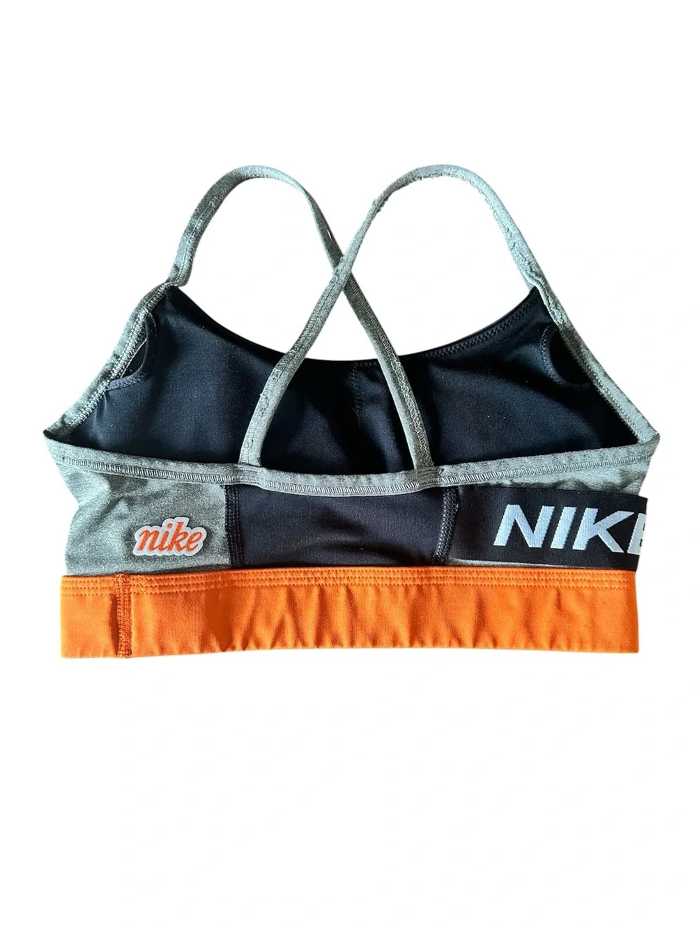 BUNDLE (4) Women’s Nike sport bras Size Small